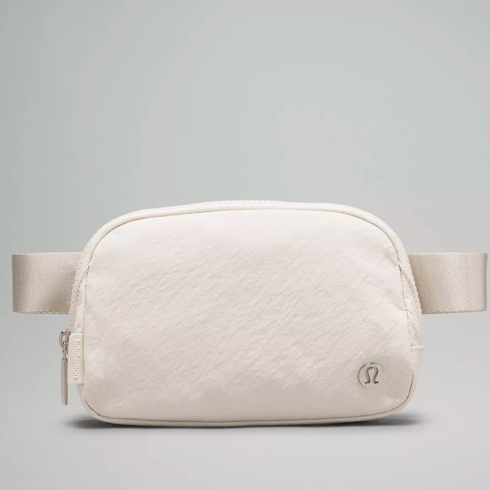 Lululemon Everywhere Belt Bag in Bone